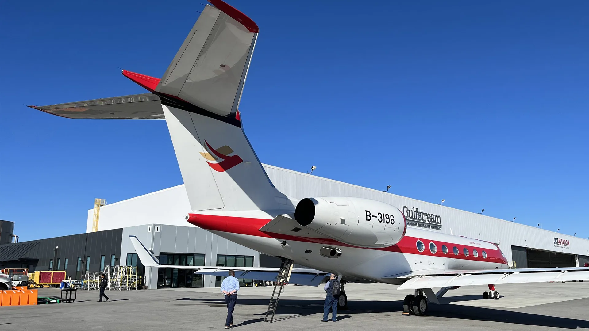 Gulfstream G550 photo 3